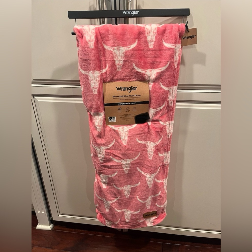 Wrangler Pink Ultra Plush Throw Blanket Bull Horn